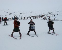 Kilted skiers set world record