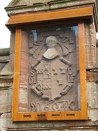 dzell Castle was begun around 1520 by David Lindsay, 9th Earl of Crawford. His coat of arms can be seen outside the castle.