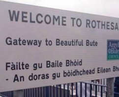 Unfortunate Spelling error, reads ‘Welcome to Penis Island’ in Gaelic